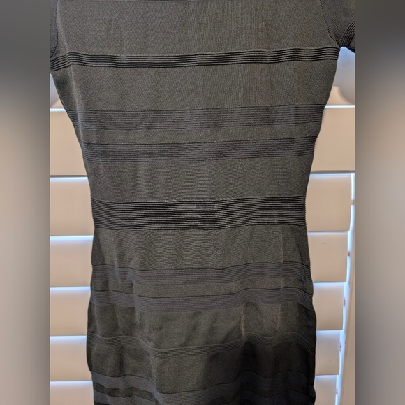 Bodycon green dress BNWT size small - Picture 2 of 2